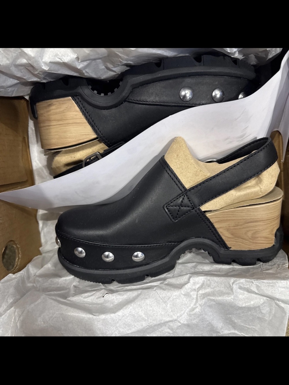 Sorel ROAM’N RVT Black and Tan Studded Leather Clogs size 8 NWOT